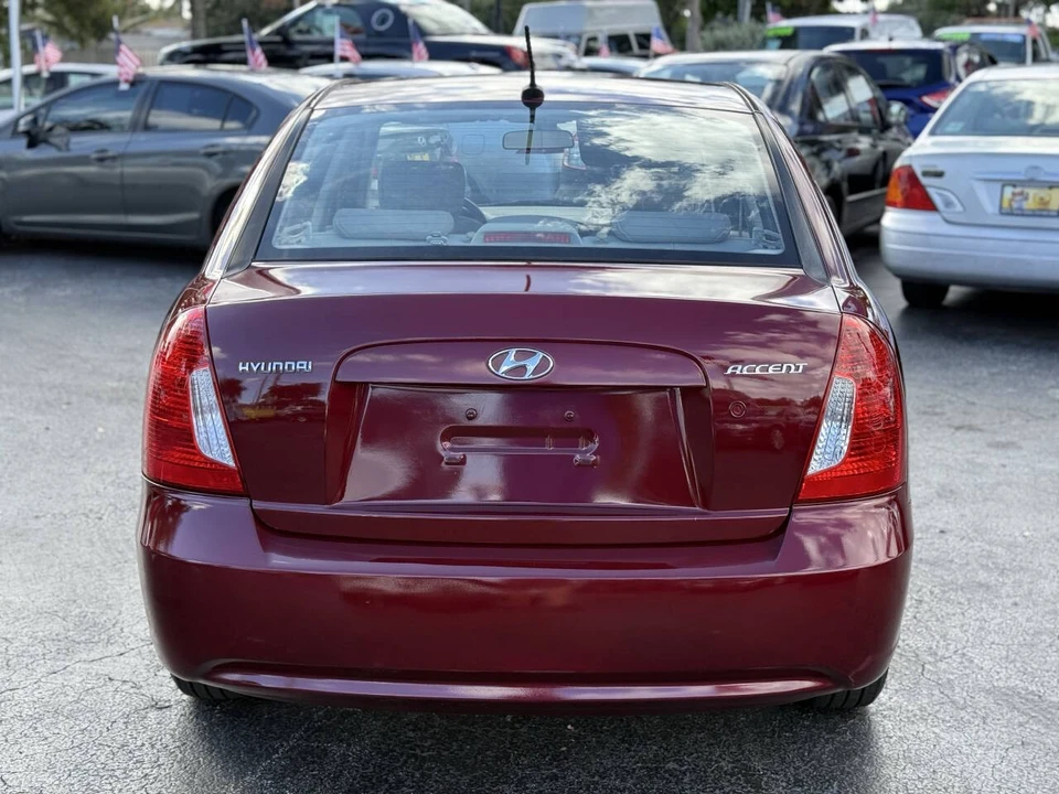 2009 Hyundai Accent - Image 5 of 12