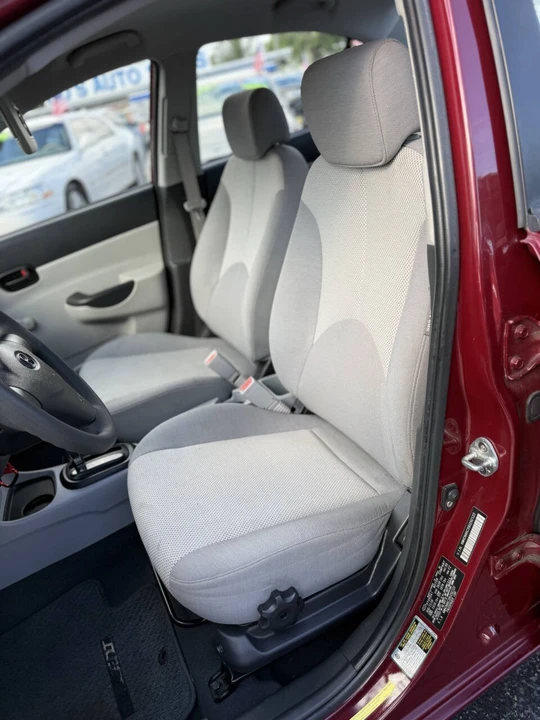 2009 Hyundai Accent - Image 12 of 12