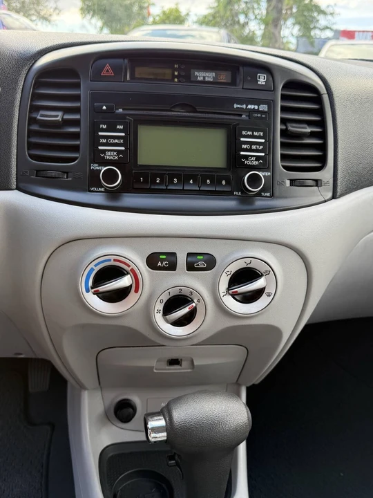 2009 Hyundai Accent - Image 15 of 21