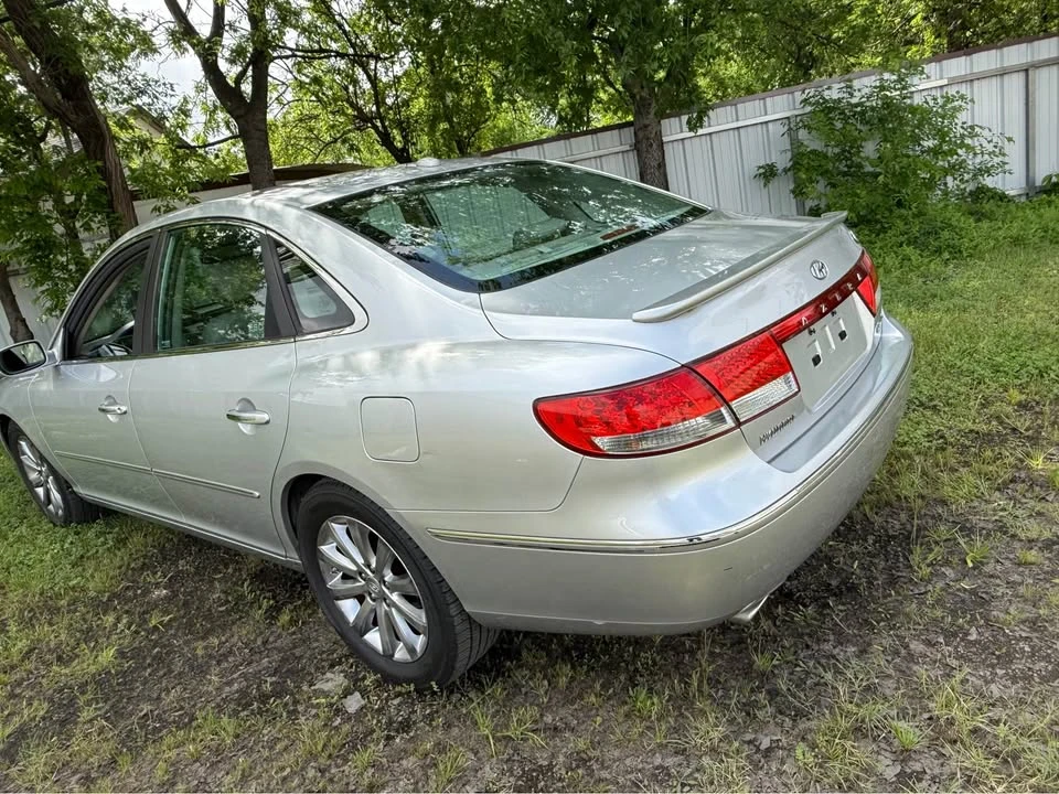 2009 Hyundai Azera - Image 8 of 10