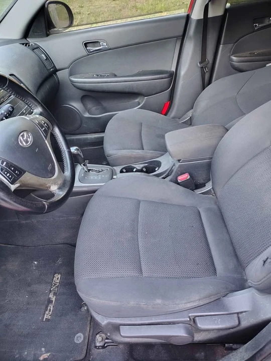 2009 Hyundai Elantra - Image 8 of 9