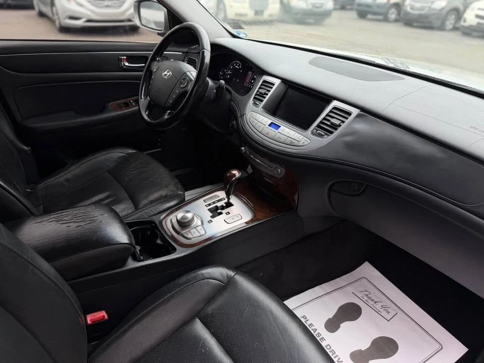 2009 Hyundai Genesis - Image 17 of 20
