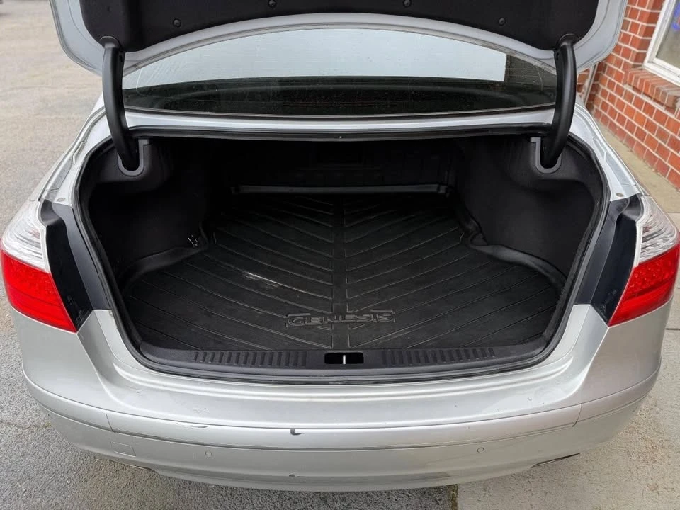 2009 Hyundai Genesis - Image 14 of 20