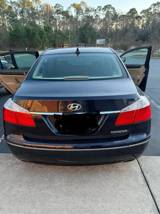 2009 Hyundai Genesis - Image 3 of 8
