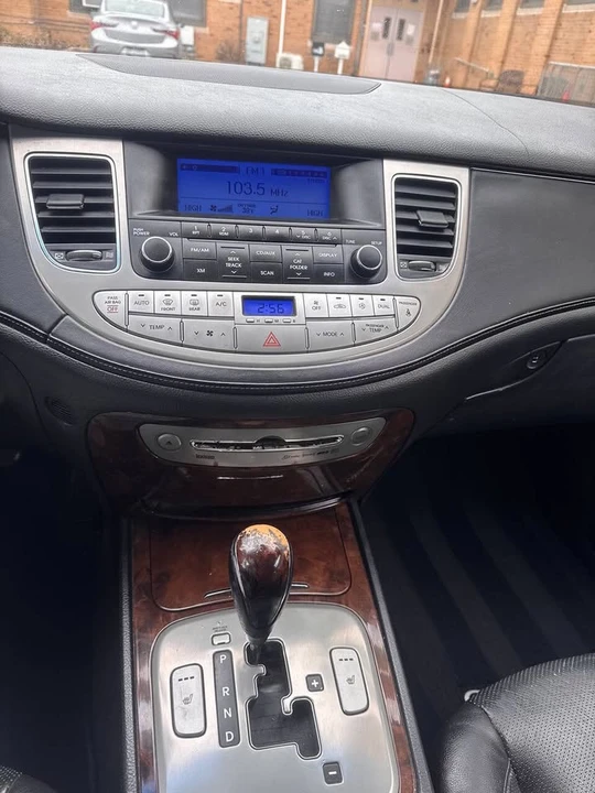 2009 Hyundai Genesis - Image 13 of 15
