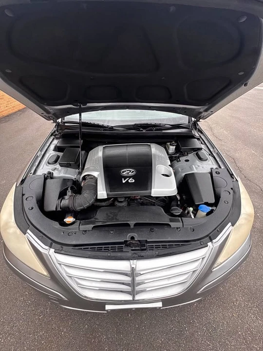 2009 Hyundai Genesis - Image 16 of 19