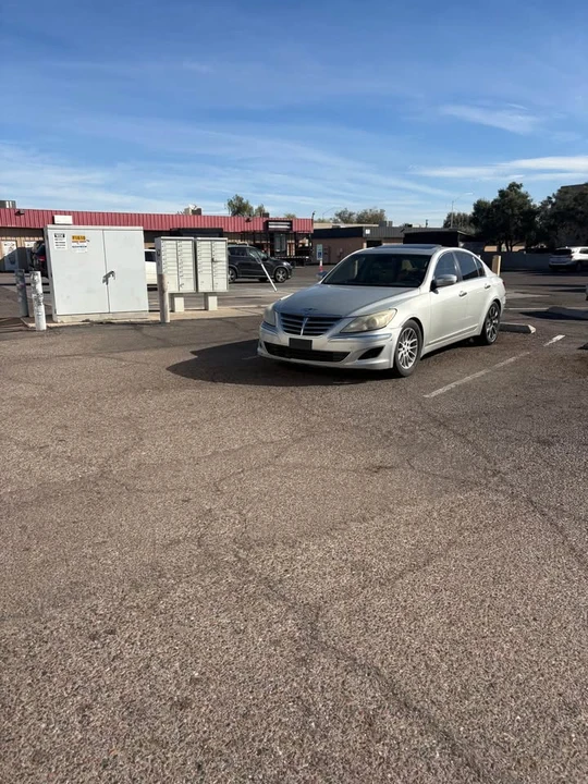 2009 Hyundai Genesis - Image 2 of 4