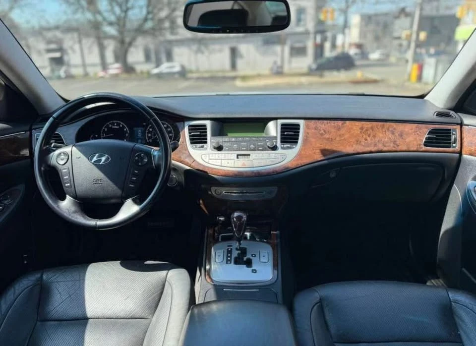 2009 Hyundai Genesis - Image 7 of 10