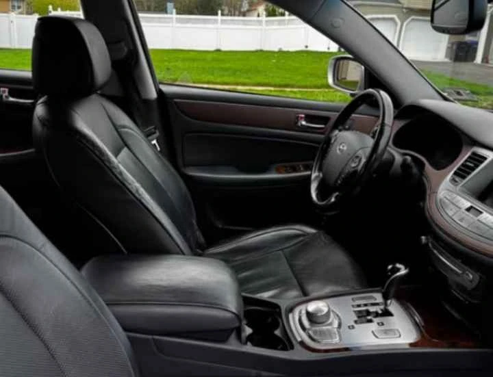 2009 Hyundai Genesis - Image 5 of 9