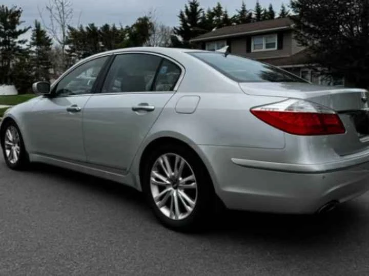 2009 Hyundai Genesis - Image 2 of 9