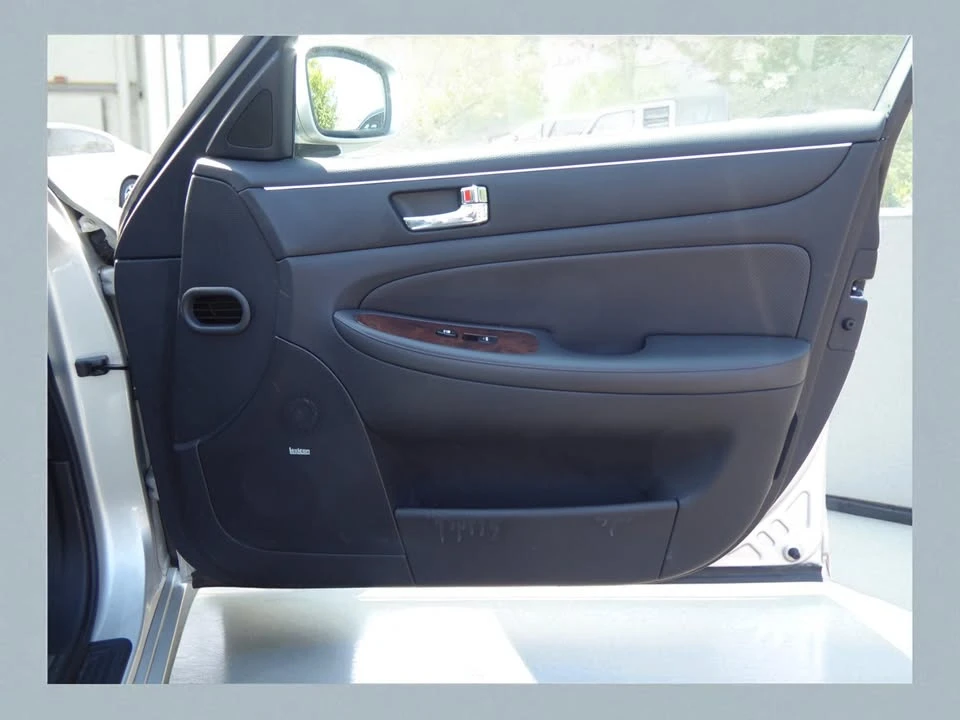 2009 Hyundai Genesis - Image 18 of 20