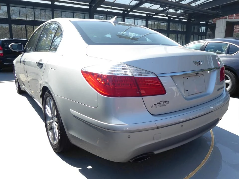 2009 Hyundai Genesis - Image 8 of 20