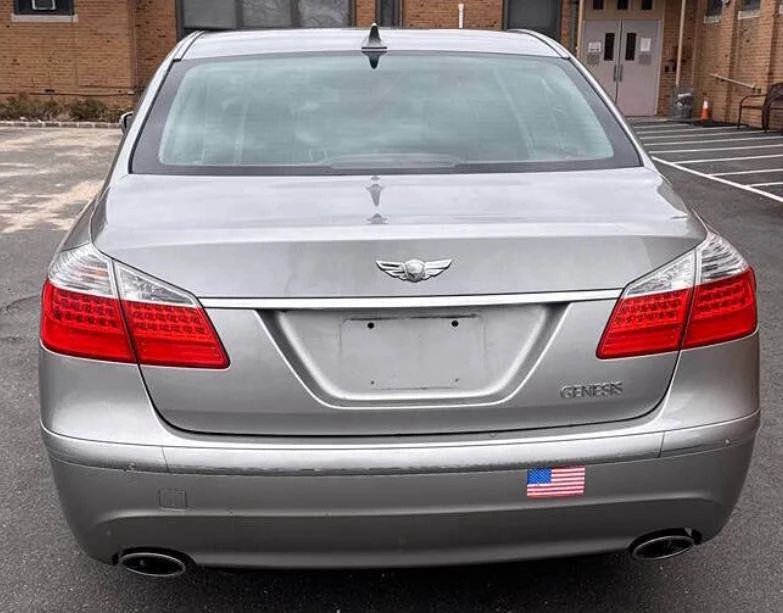 2009 Hyundai Genesis - Image 9 of 10
