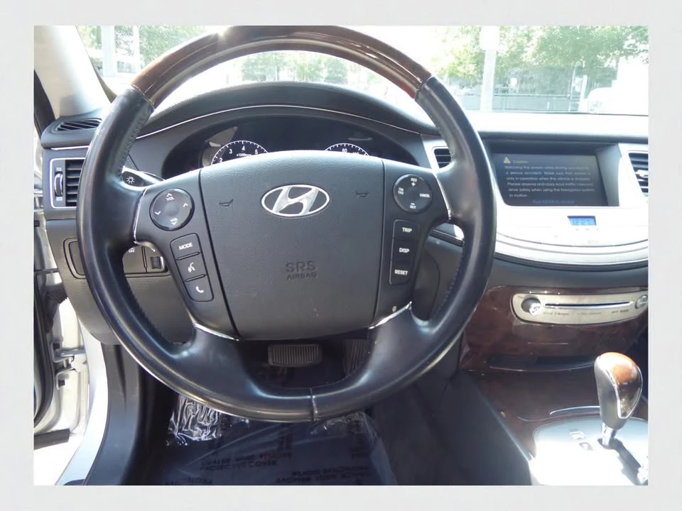 2009 Hyundai Genesis - Image 11 of 20