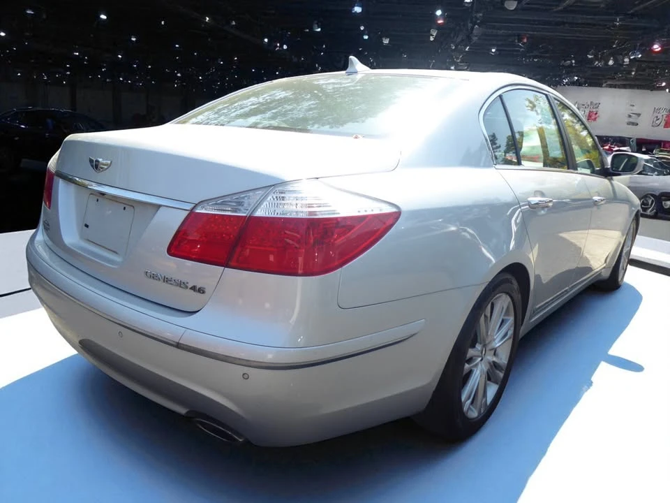 2009 Hyundai Genesis - Image 10 of 20