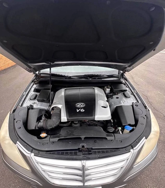 2009 Hyundai Genesis - Image 2 of 10
