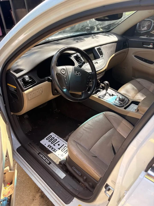 2009 Hyundai Genesis - Image 5 of 5