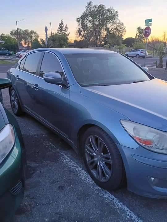 2009 Hyundai Genesis - Image 2 of 2