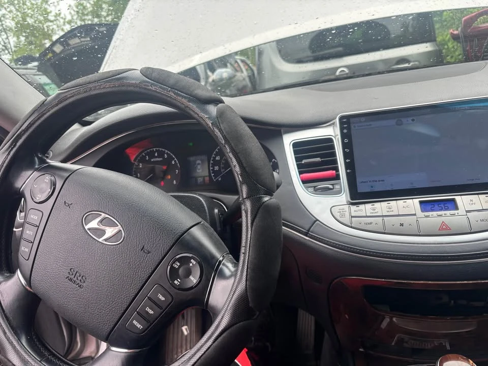 2009 Hyundai Genesis - Image 6 of 19