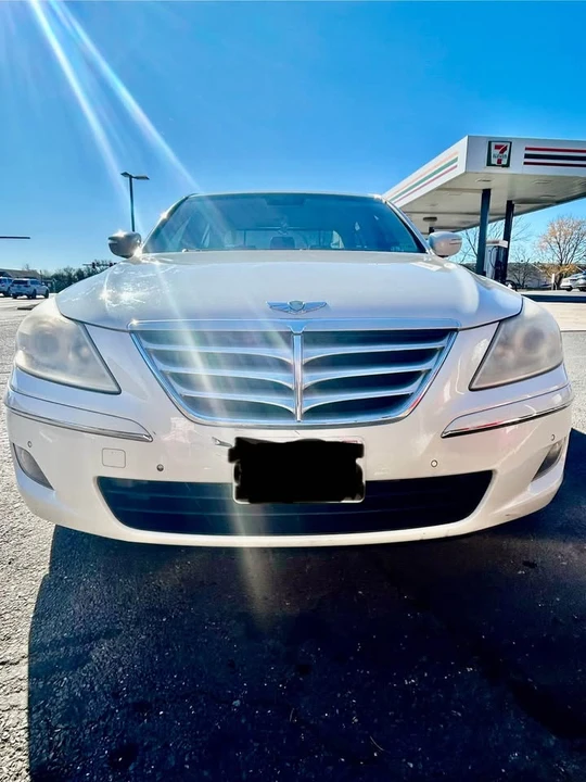 2009 Hyundai Genesis - Image 2 of 16