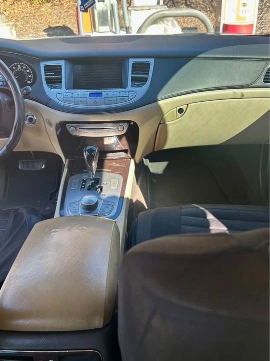 2009 Hyundai Genesis - Image 13 of 16