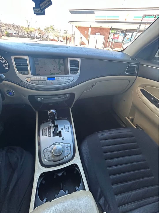 2009 Hyundai Genesis - Image 8 of 16