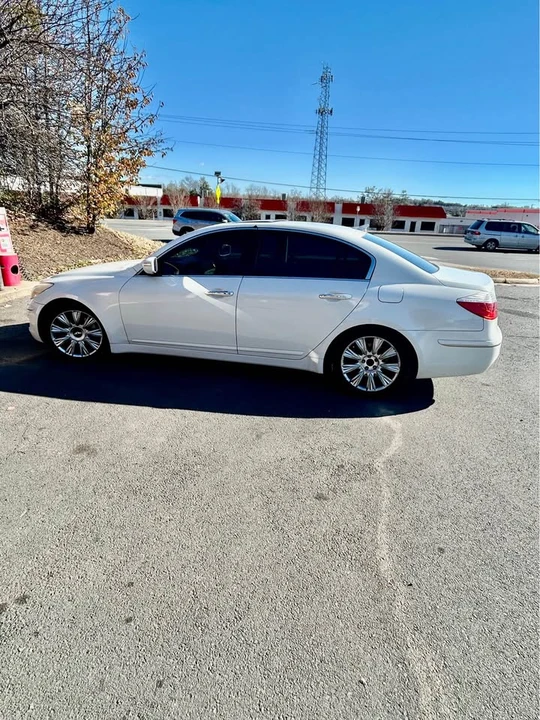 2009 Hyundai Genesis - Image 4 of 16