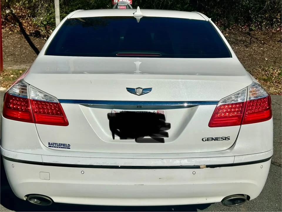 2009 Hyundai Genesis - Image 5 of 16