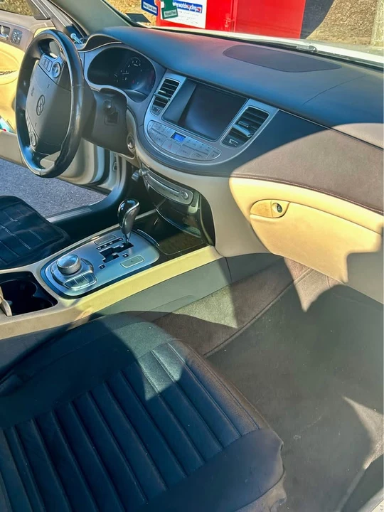 2009 Hyundai Genesis - Image 12 of 16