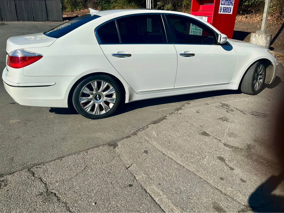 2009 Hyundai Genesis - Image 7 of 16