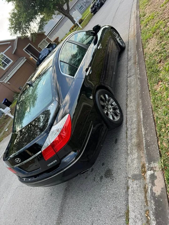 2009 Hyundai Genesis - Image 5 of 9