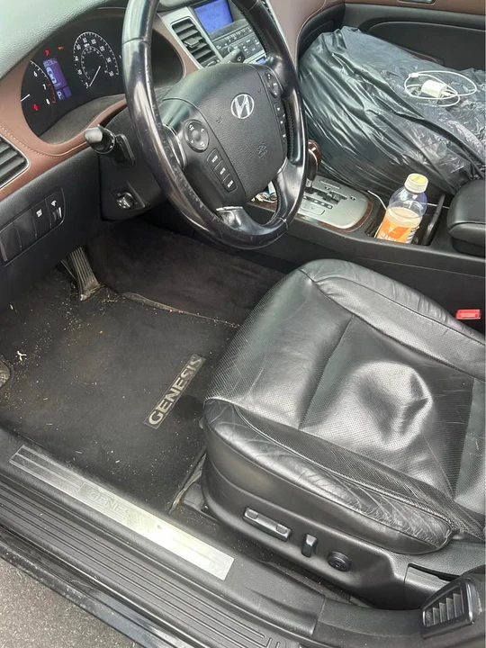2009 Hyundai Genesis - Image 11 of 16