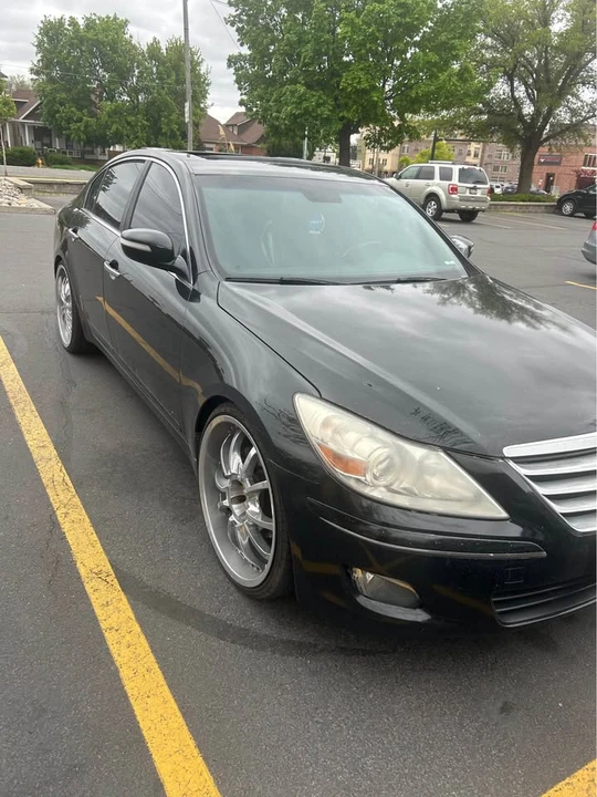 2009 Hyundai Genesis - Image 8 of 16