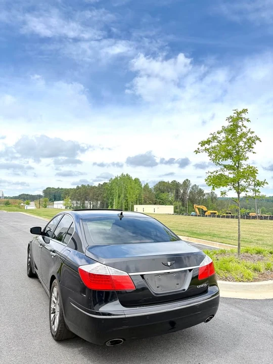 2009 Hyundai Genesis - Image 2 of 14