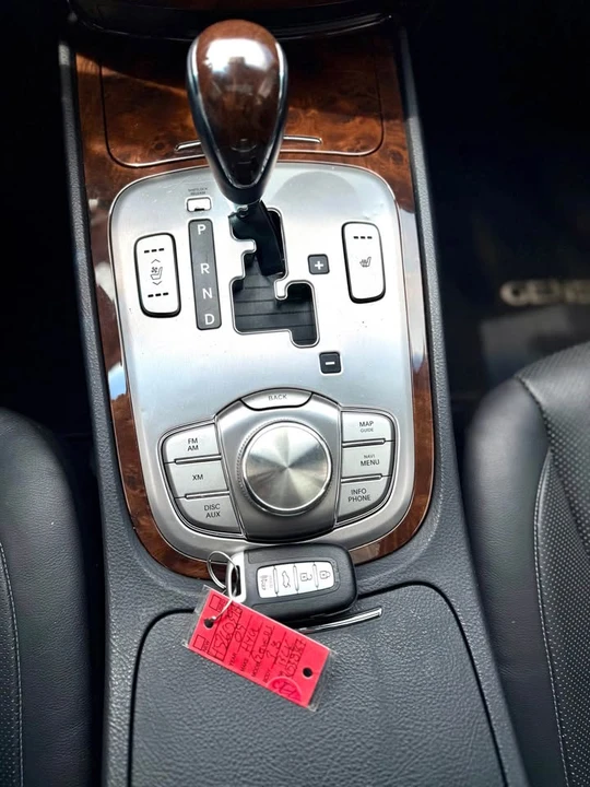 2009 Hyundai Genesis - Image 9 of 14