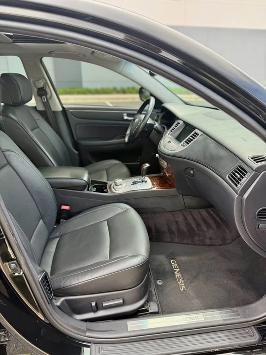 2009 Hyundai Genesis - Image 6 of 14