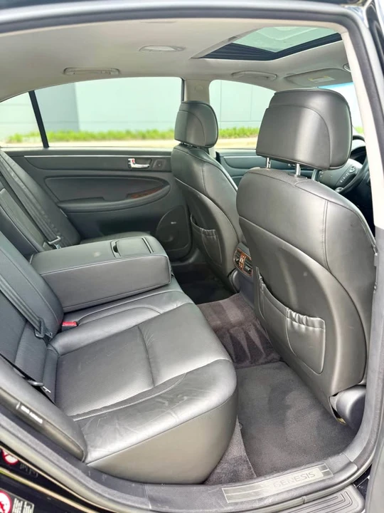 2009 Hyundai Genesis - Image 7 of 14