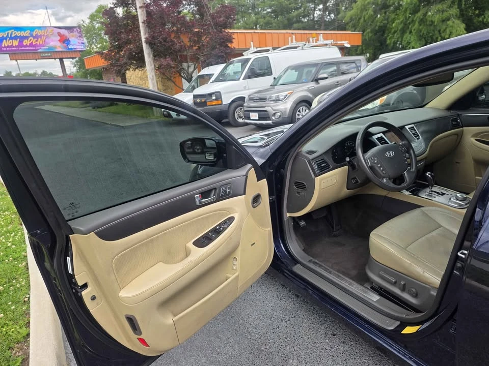 2009 Hyundai Genesis - Image 12 of 20