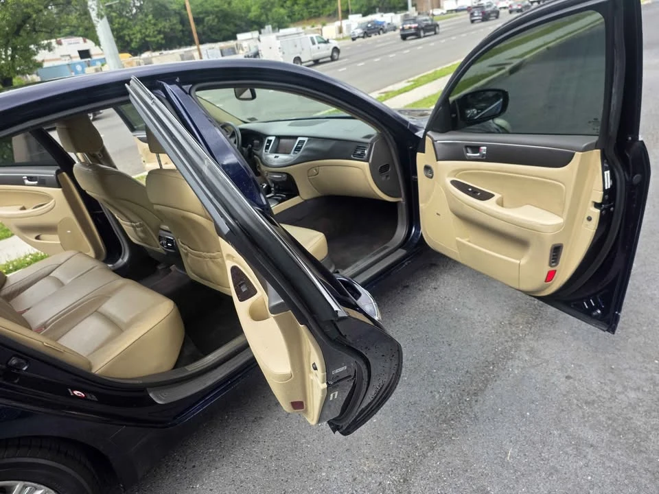 2009 Hyundai Genesis - Image 11 of 20
