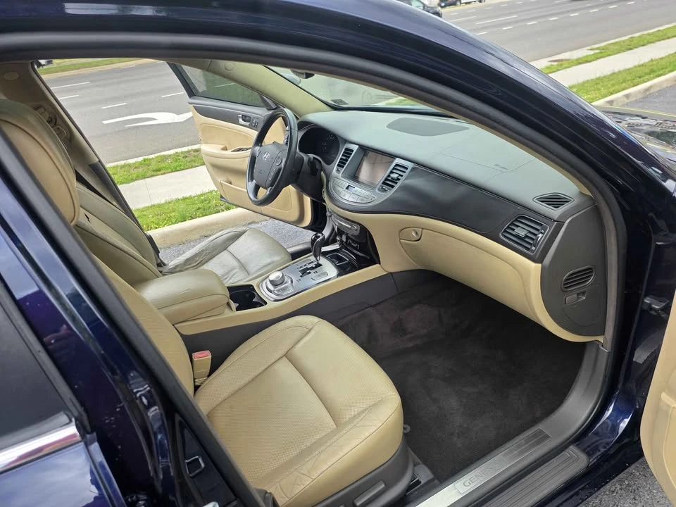 2009 Hyundai Genesis - Image 10 of 20