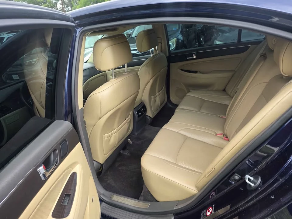 2009 Hyundai Genesis - Image 13 of 20