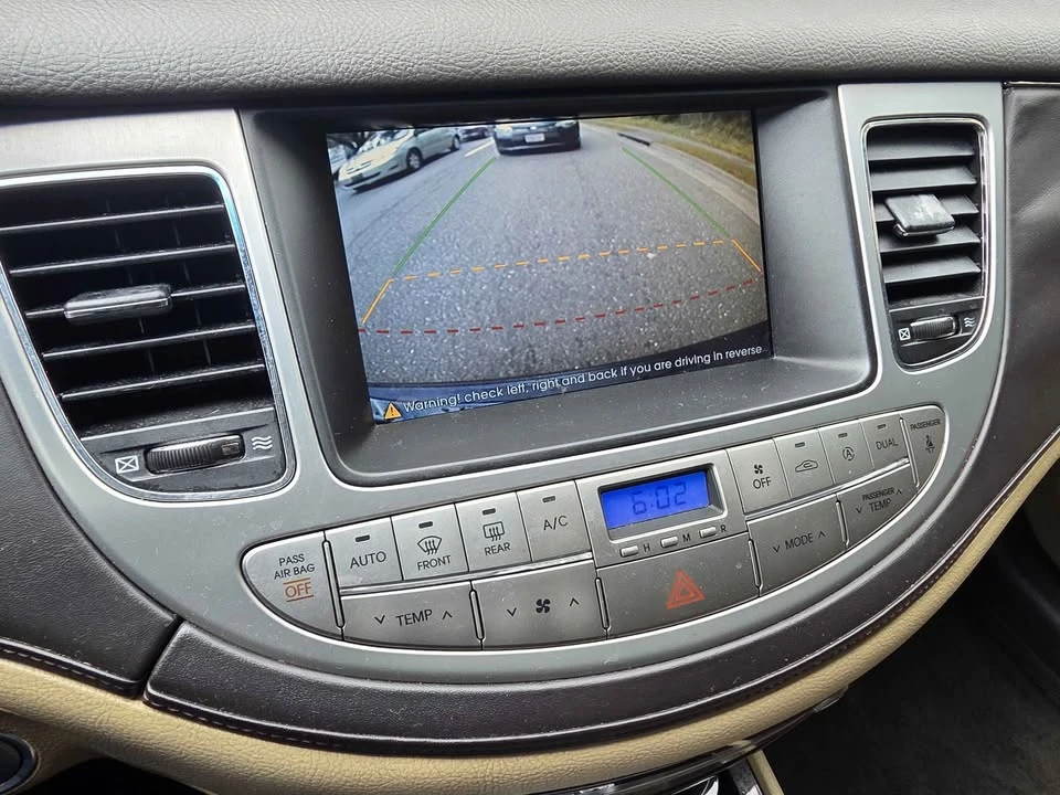 2009 Hyundai Genesis - Image 17 of 20