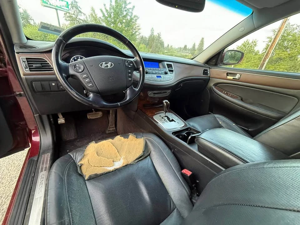 2009 Hyundai Genesis - Image 8 of 10