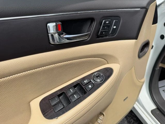 2009 Hyundai Genesis - Image 14 of 30