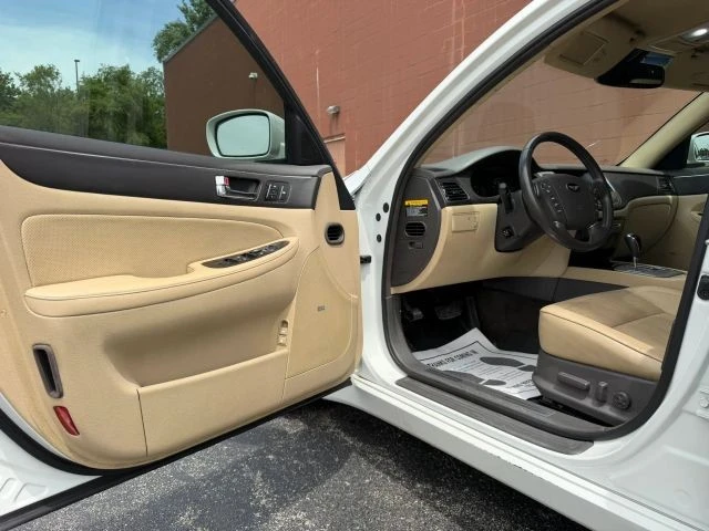 2009 Hyundai Genesis - Image 13 of 30