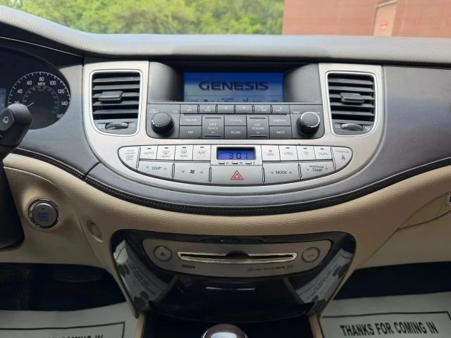 2009 Hyundai Genesis - Image 24 of 30