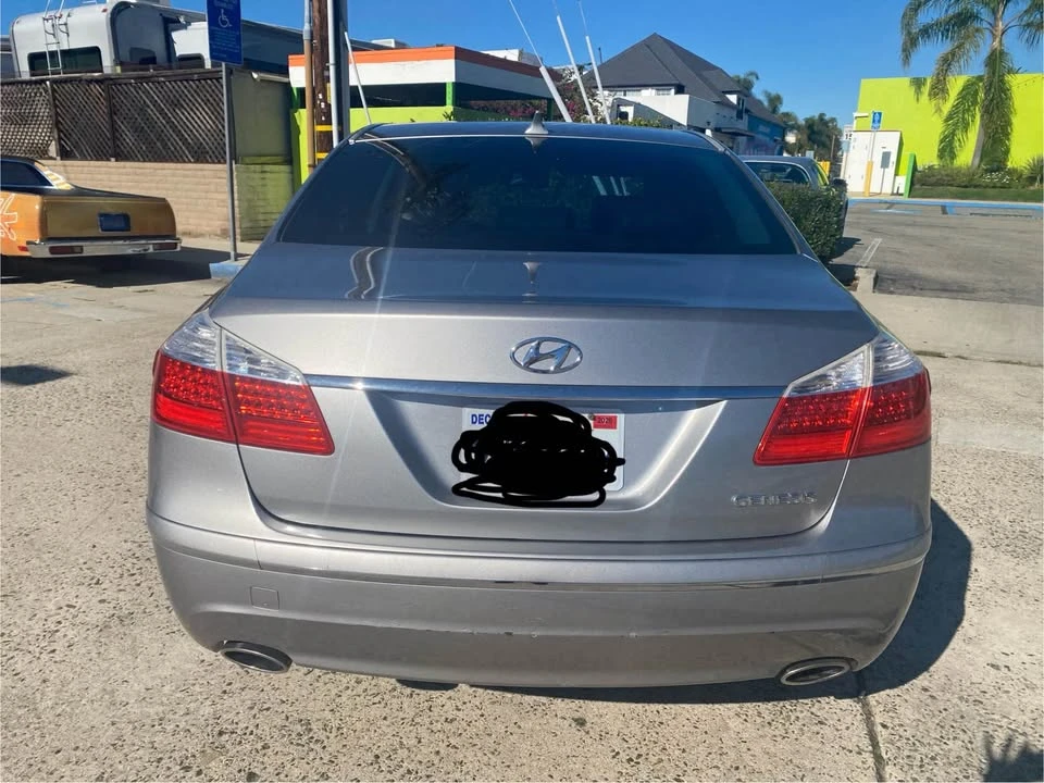 2009 Hyundai Genesis - Image 4 of 10