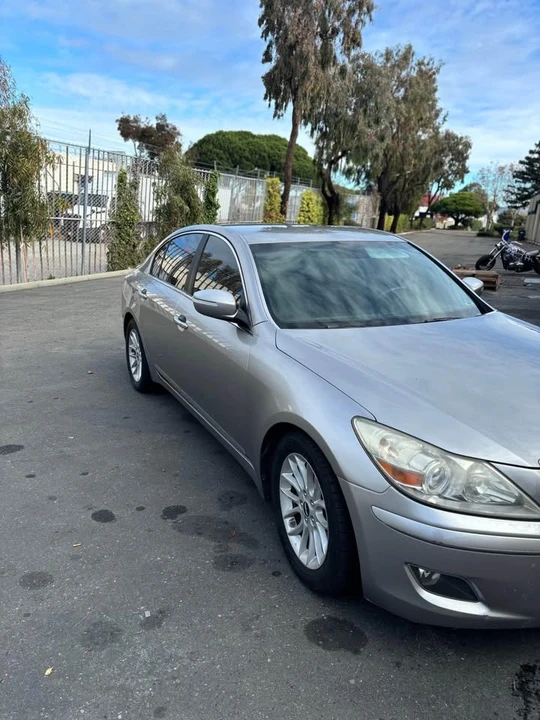 2009 Hyundai Genesis - Image 2 of 9