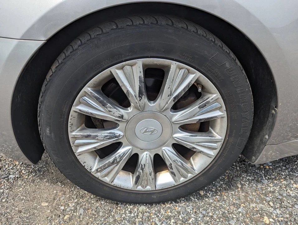 2009 Hyundai Genesis - Image 11 of 21