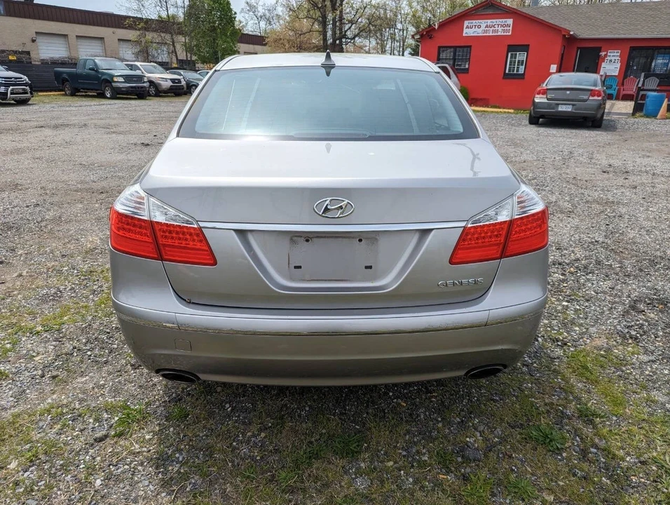 2009 Hyundai Genesis - Image 8 of 21